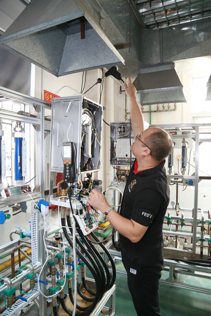 【优德88人物专访】周剑锋：宝剑锋从磨砺出，梅花香自苦寒来